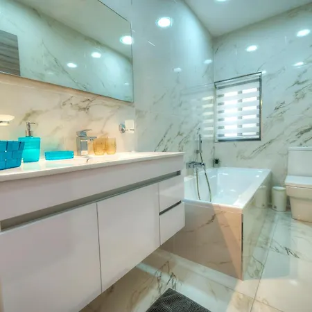 Διαμέρισμα Modern, Large 3bedroom, Spectacular Views Goslm-9