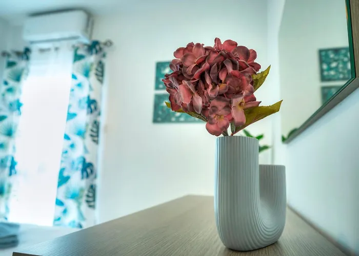 Modern, Large 3bedroom, Spectacular Views Goslm-9 슬리에마