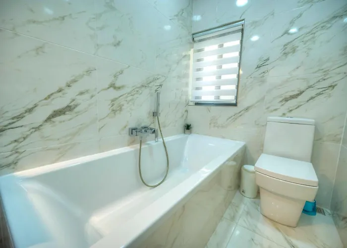 Modern, Large 3bedroom, Spectacular Views Goslm-9 *