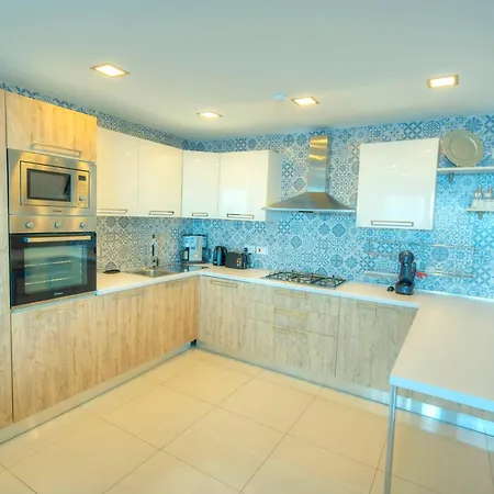 Modern, Large 3bedroom, Spectacular Views Goslm-9 *