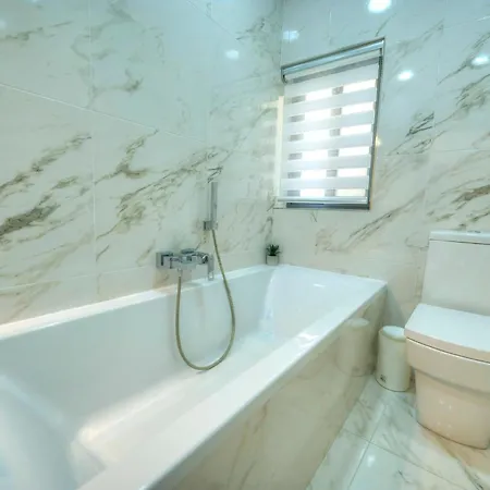 Modern, Large 3bedroom, Spectacular Views Goslm-9 *